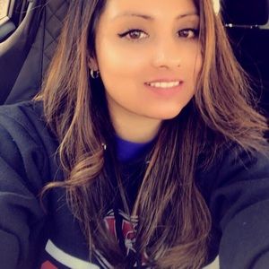 Meet your Posher, Elvia